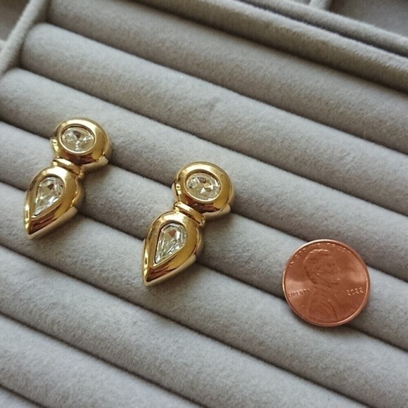 Swarovski Clear Crystal Teardrop shape gold tone pierced earrings - Picture 9 of 9